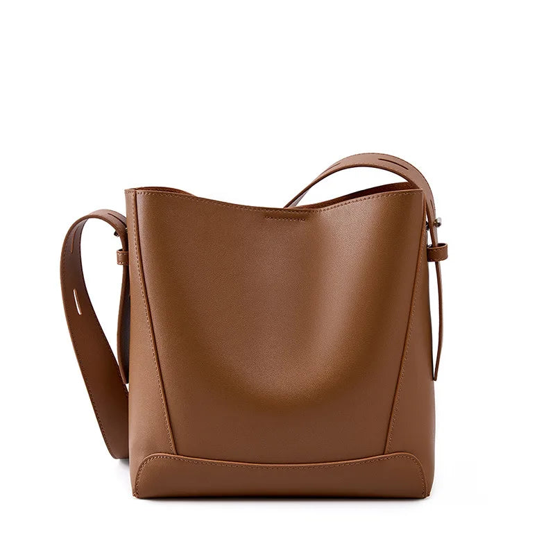 Bolsa Feminina de Ombro em Couro - Modelo casual
